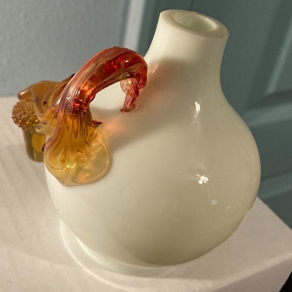 ANTQ 1900's Stevens and Williams Opalescent Glass Vase w/amber acorn&leaf handle - Picture 3 of 9